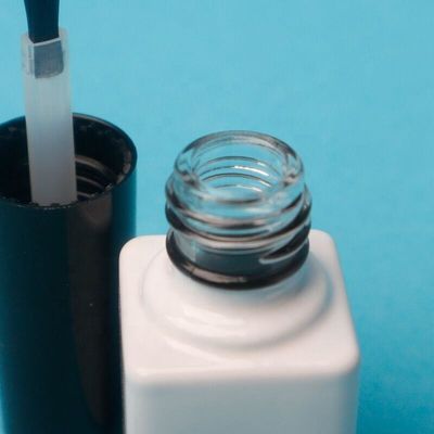 Buon prezzo 6 ml Mini bottiglie di lucido da unghie Materiale di corpo in vetro sfuso per la conservazione in linea