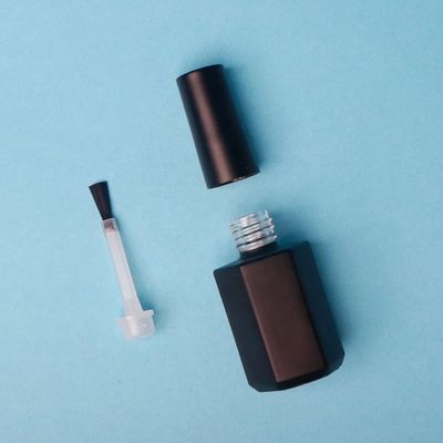 Buon prezzo Rivestimento di spuma 12 ml di vernice per unghie bottiglia in blocco per saloni professionali in linea