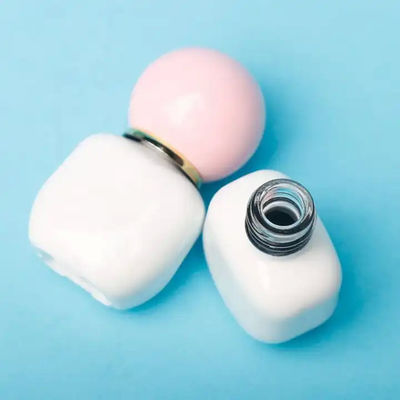 Buon prezzo Cappuccio a vite bottiglie personalizzate di vernice per unghie 6 ml Contenitore elegante in linea